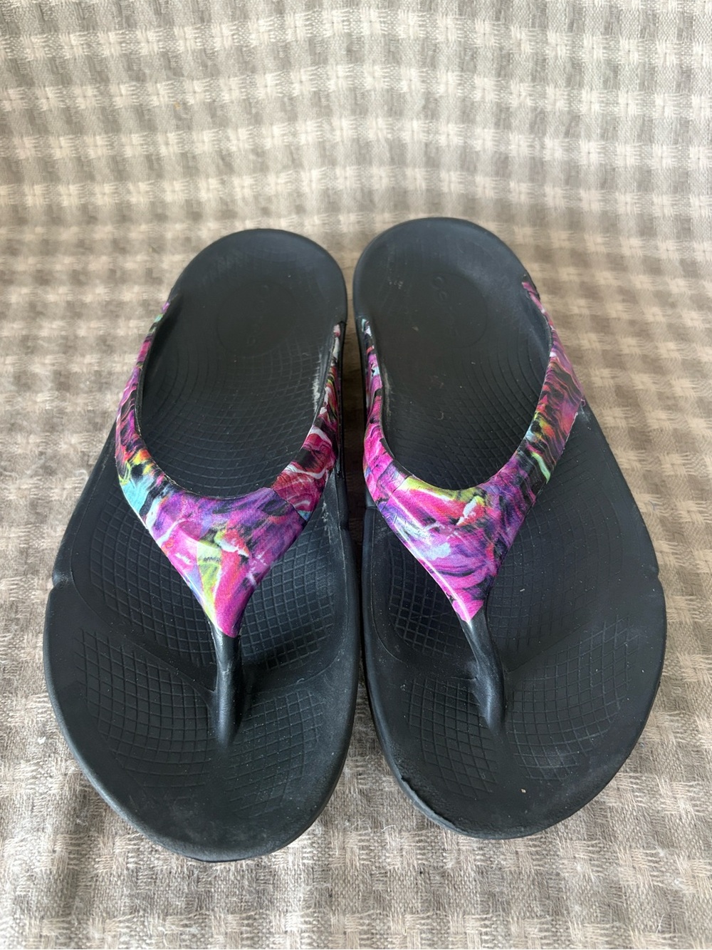 OOFOS OOLALA NEON ROSE BLACK THONG RECOVERY SANDALS WOMENS 9